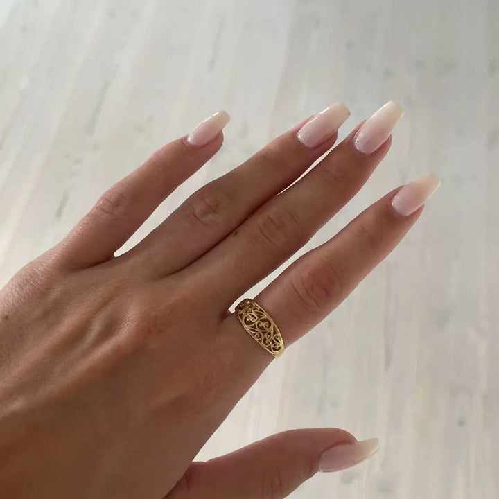 Find Fingerring, konkav filigran, forgyldt sterlingsølv blandt vores store udvalg af  Ringe hos  Beadhouse of Copenhagen i dag. Husk gratis fragt over 400kr