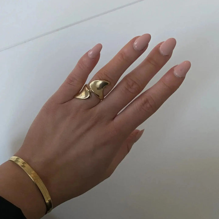 Fingerring, hajfinner, forgyldt sterlingsølv 