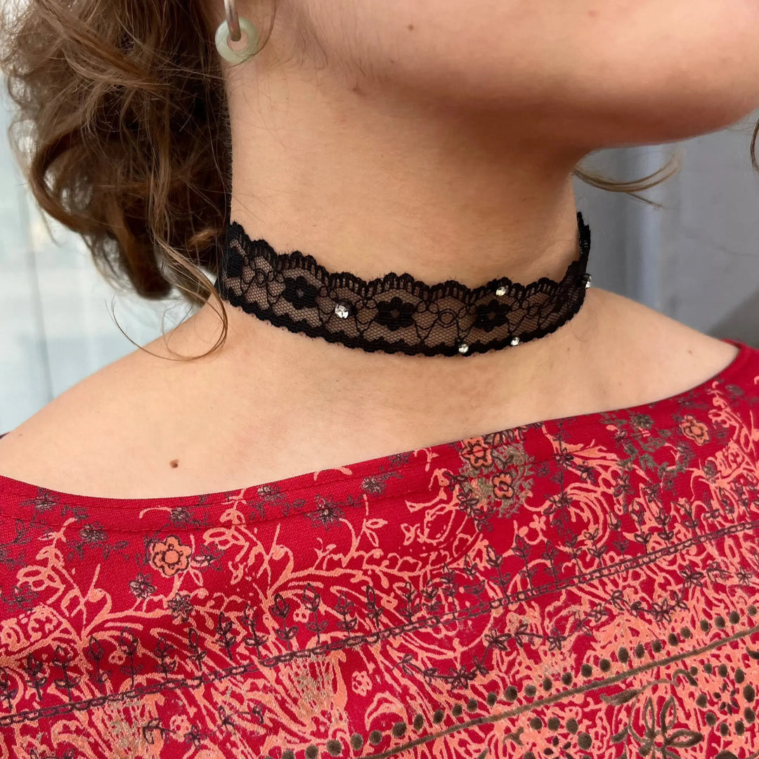 Halskæde, choker m. blonde og glasperler, simii, oxideret messing 