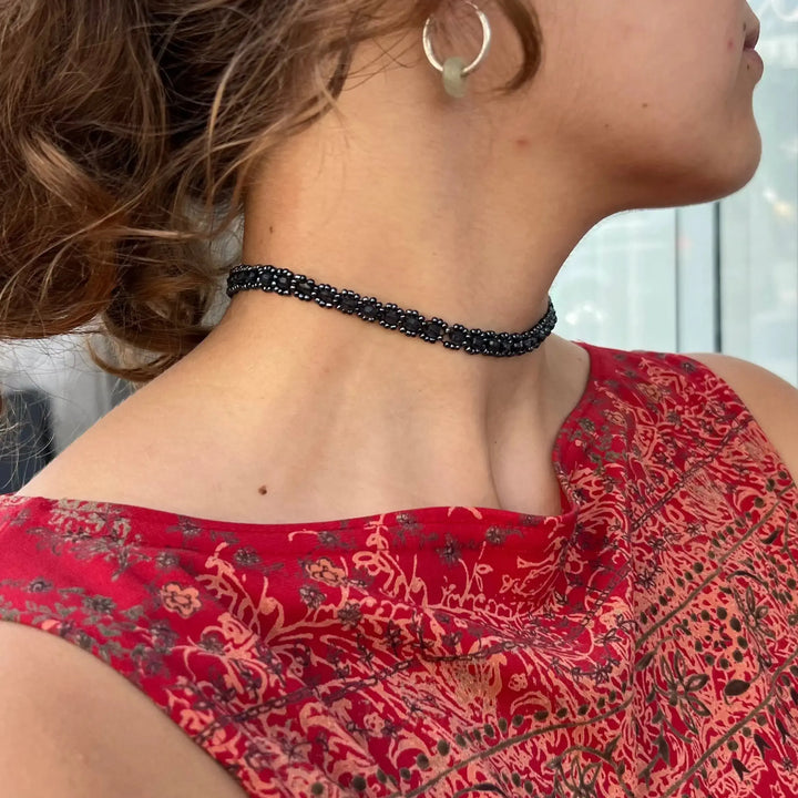 Halskæde, choker m. blonde og glasperler, simii, oxideret messing 
