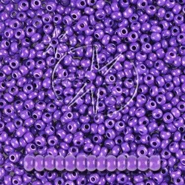Lilla glasperler, preciosa, intensive violet dyed chalkwhite Preciosa