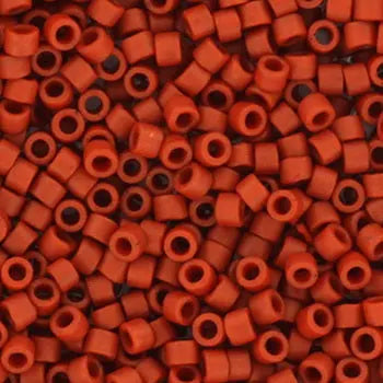Røde glasperler, miyuki delica's 11/0 - opaque glazed red 2288 Krea