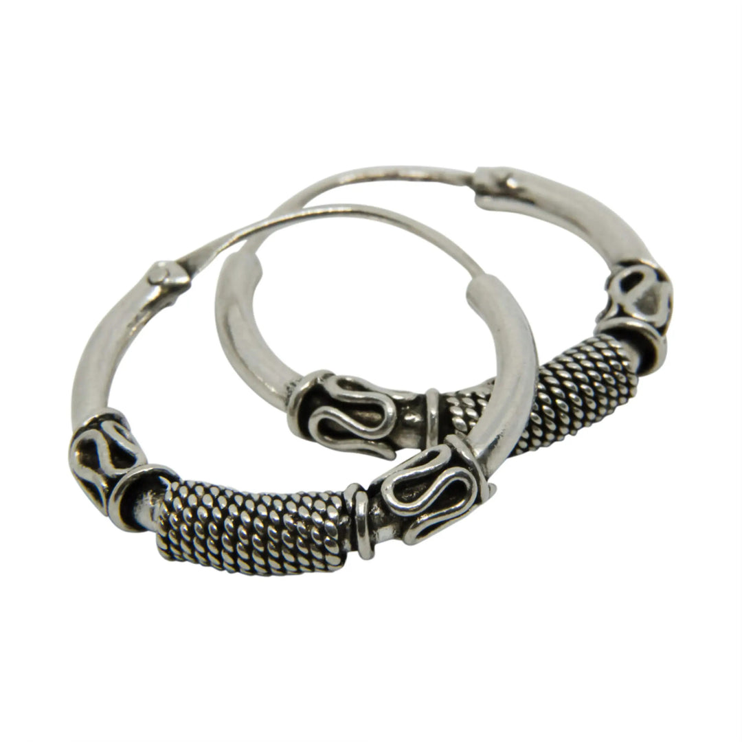 Øreringe, hoops med snoning og bølger, sterlingsølv, 22-25 mm Beadhouse of Copenhagen