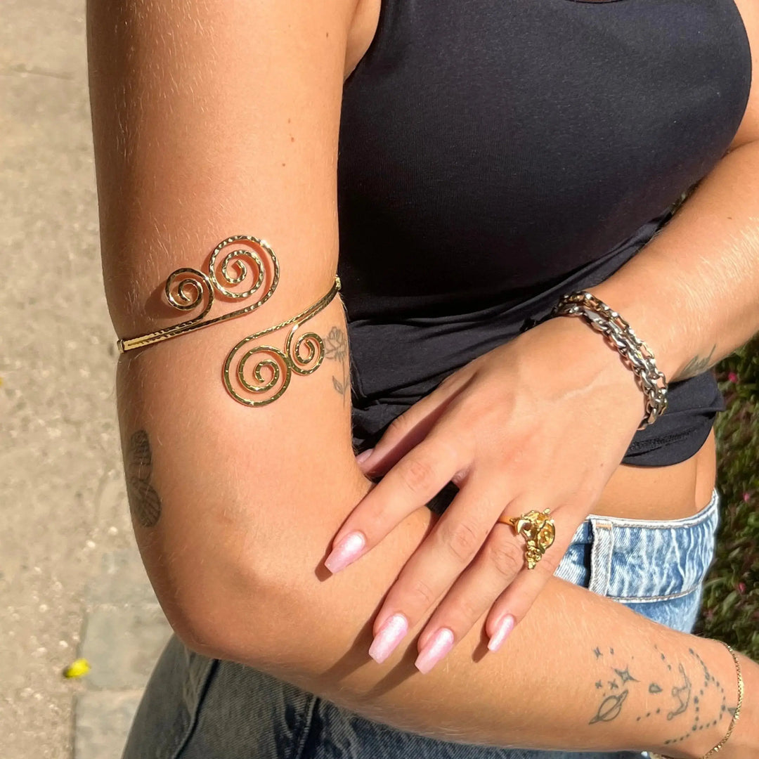Armbånd, åben spiral armring, forgyldt og forsølvet stål, justerbar 