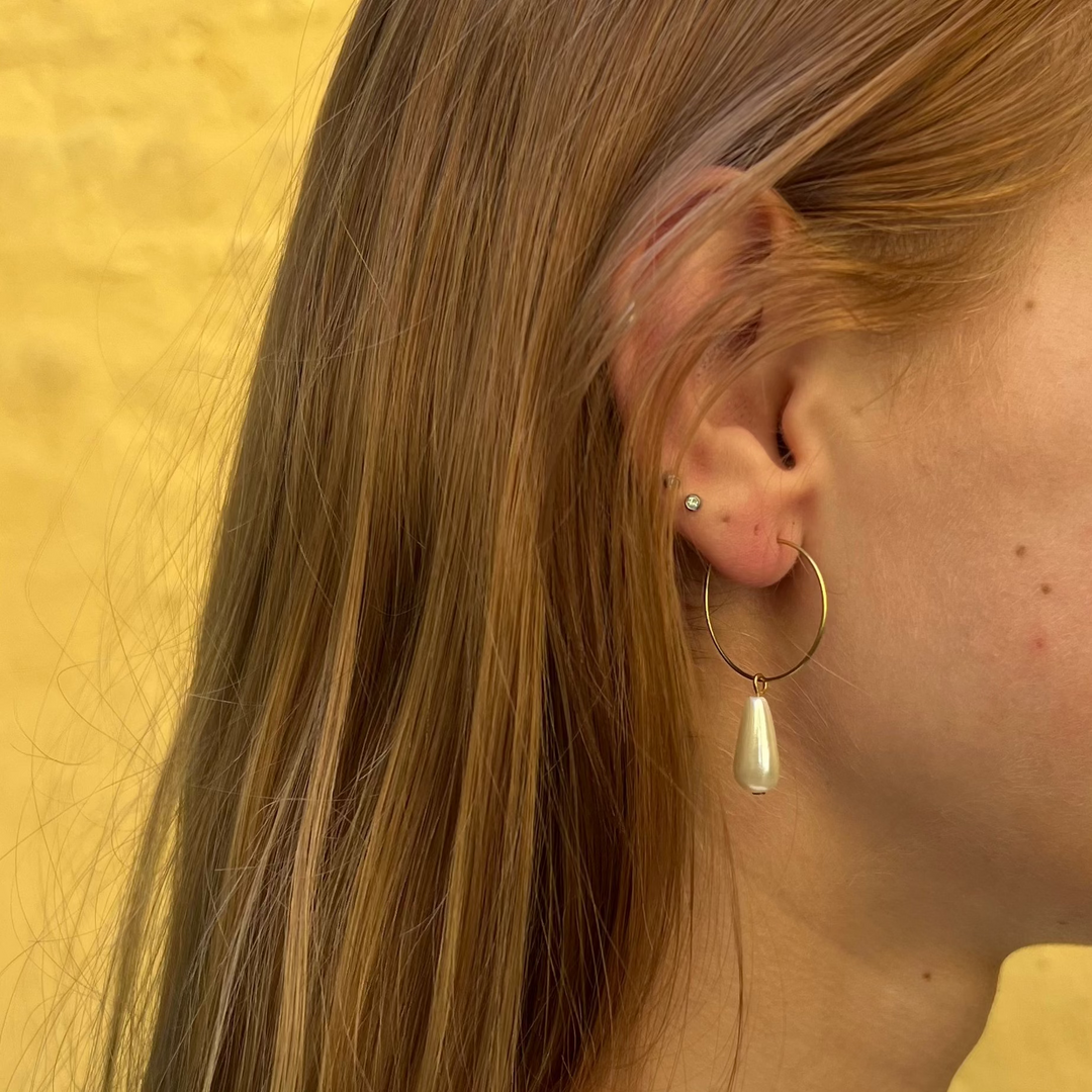 Find Øreringe, creoler med perle, forgyldt messing blandt vores store udvalg af  Øreringe hos  Beadhouse of Copenhagen i dag. Husk gratis fragt over 400kr