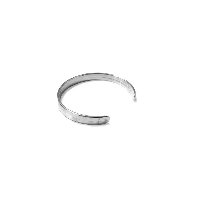 Armbånd, åben banket armring, forgyldt og forsølvet zamak, justerbar 