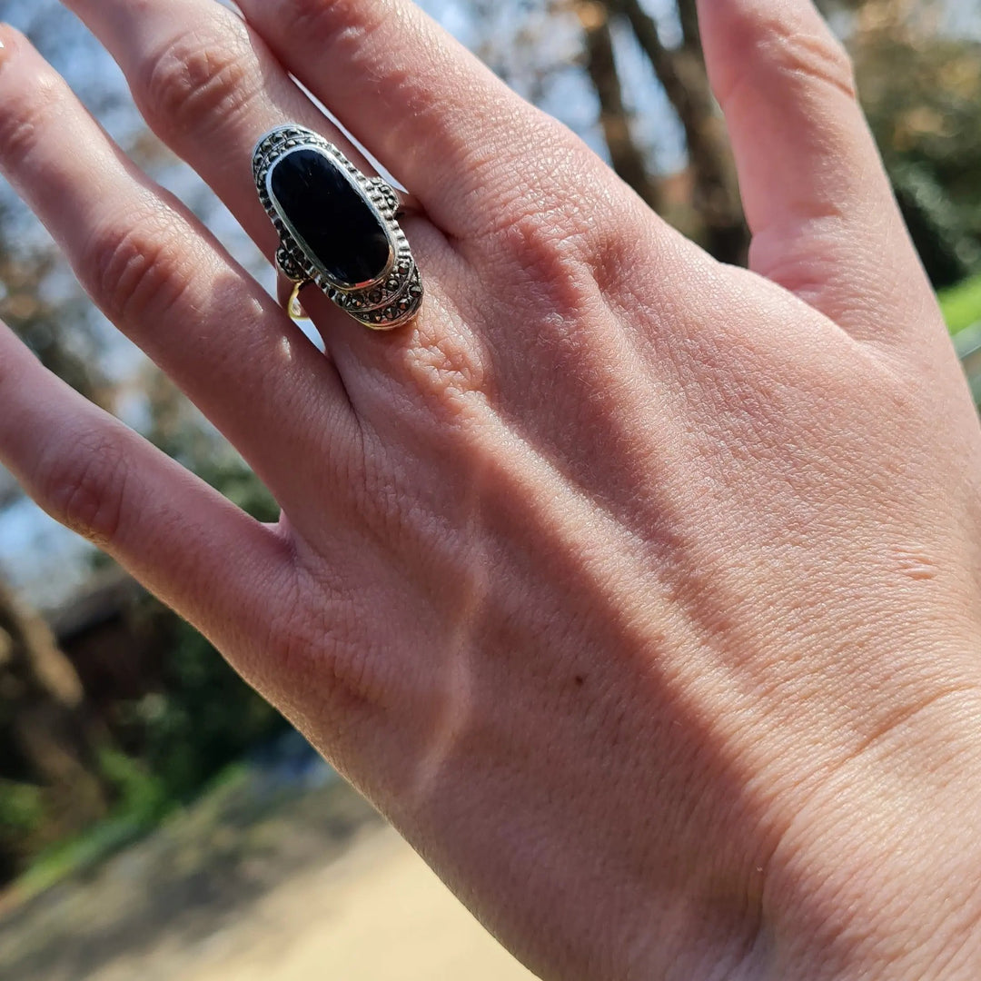 Fingerring, oval onyx med hæmatit krystaller, sterlingsølv Beadhouse of Copenhagen