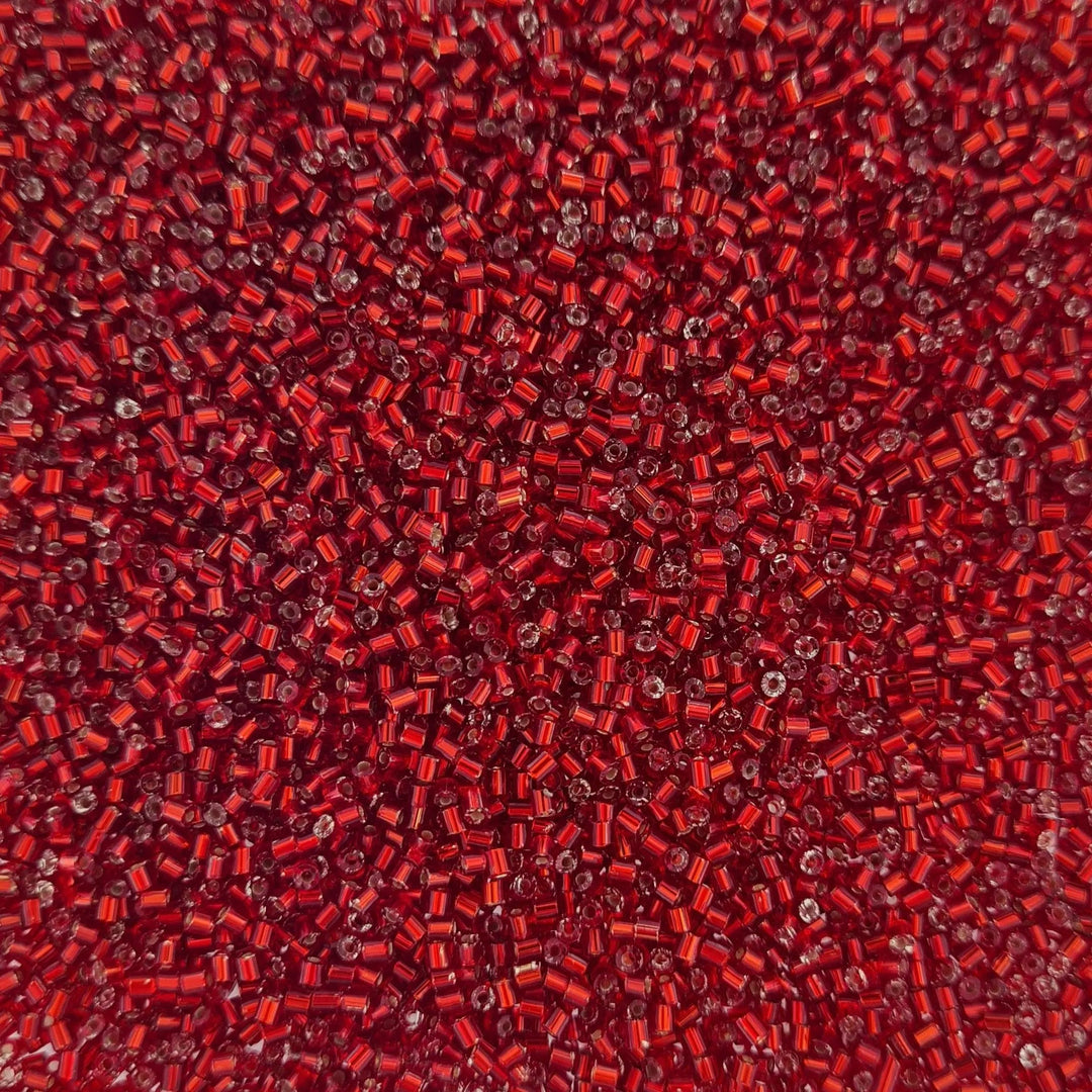 Røde glasperler, preciosa cut bugles, silverlined dark red, 2 mm Preciosa BOC