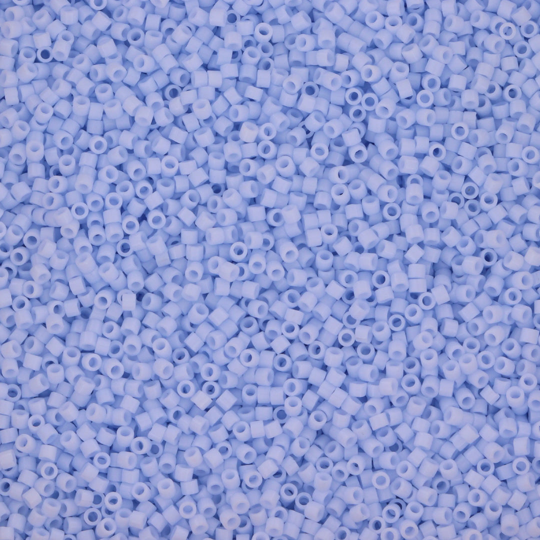 Blå glasperler, miyuki delica beads, opaque light sky blue Krea