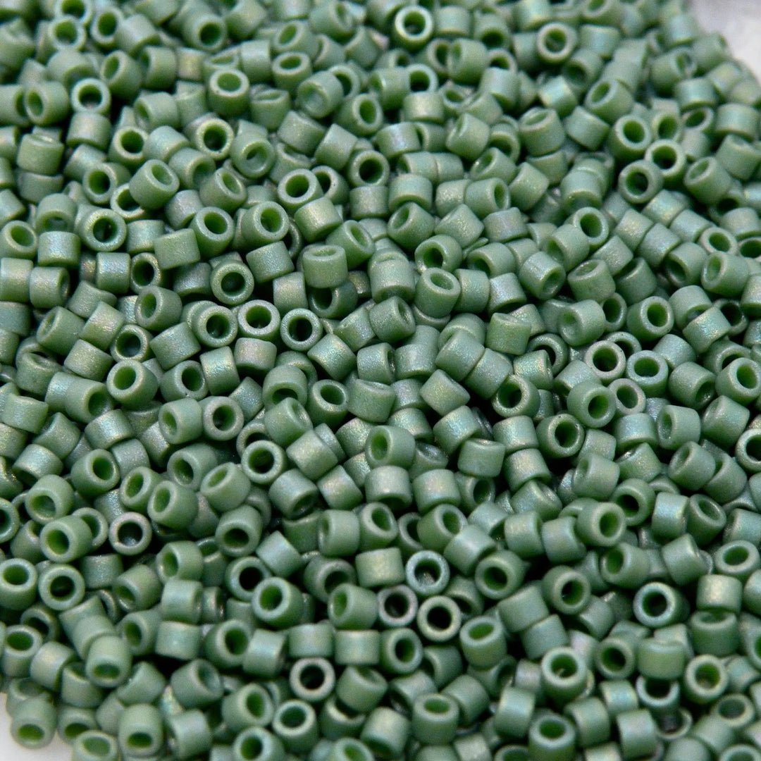 Grønne glasperler, miyuki delica beads, opaque frosted shamrock Krea