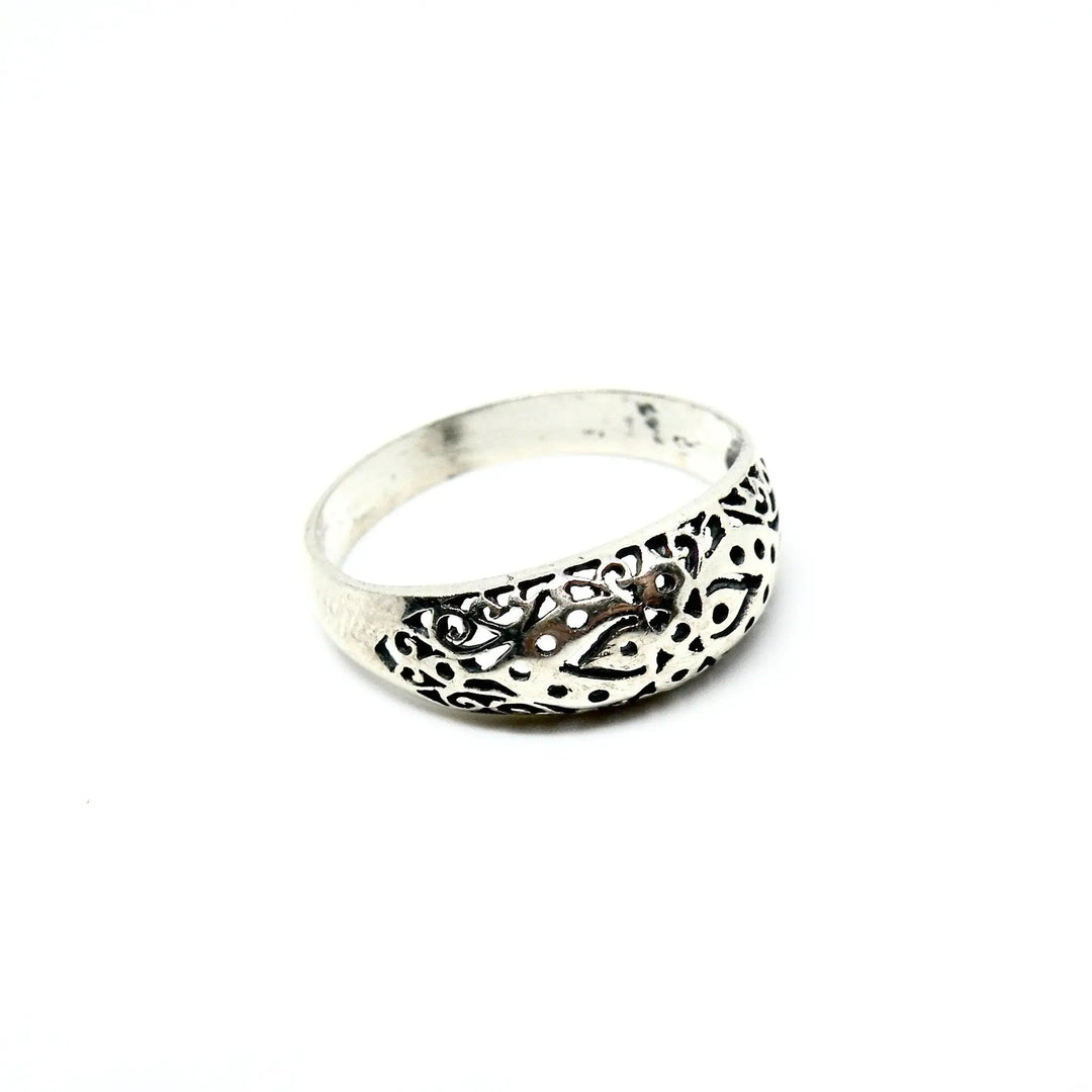 Fingerring, konkav perforeret ornament, sterlingsølv 
