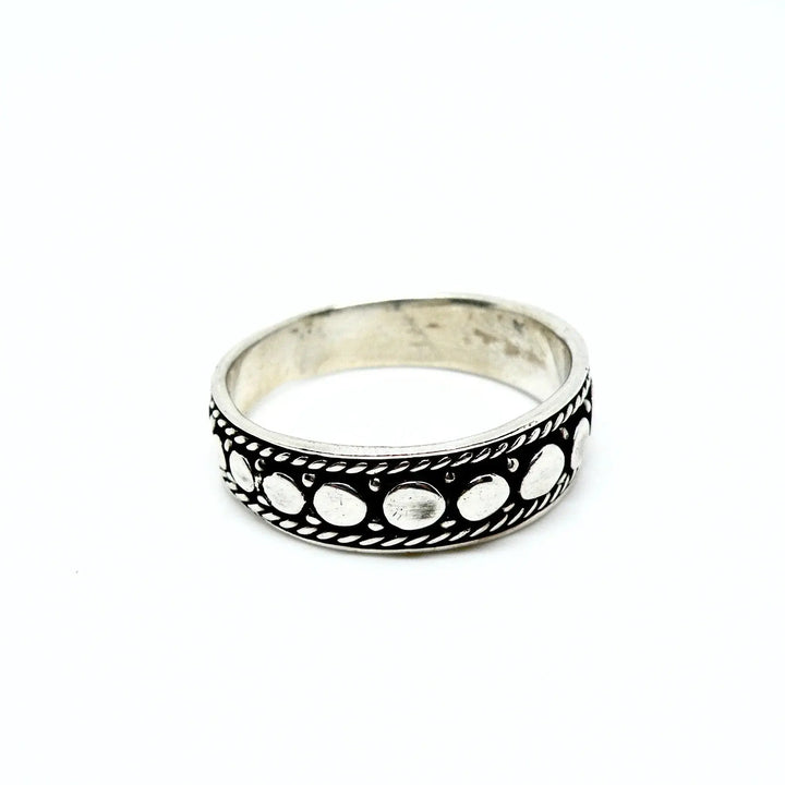Fingerring, bånd af små cirkler, sterlingsølv 