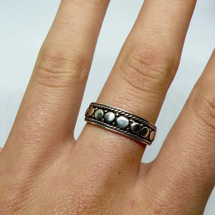 Fingerring, bånd af små cirkler, sterlingsølv 