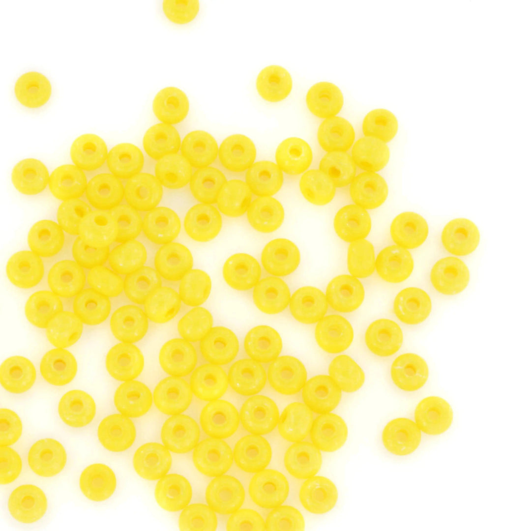 Gule glasperler, preciosa, intensive yellow dyed chalkwhite 