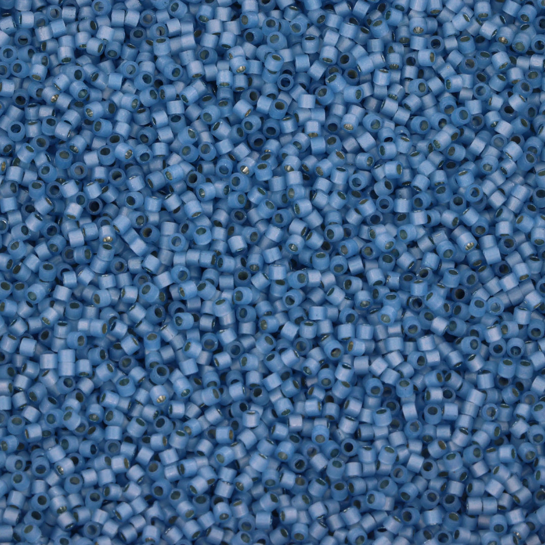 Blå glasperler, miyuki delica beads, duracoat silverlined bayberry Krea