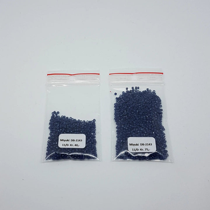 Blå glasperler, miyuki delica beads, duracoat opaque dyed navy Krea