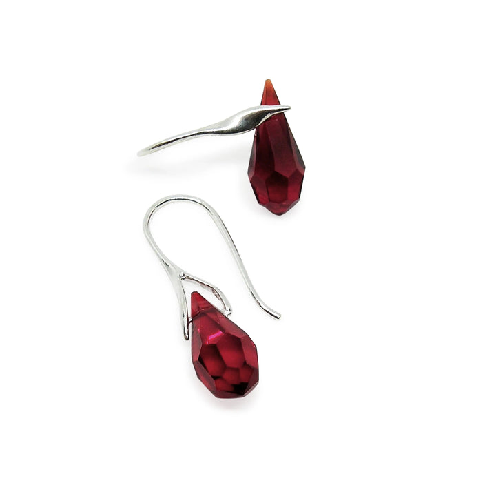 Øreringe med siam ruby crystal drops, sterlingsølv og forgyldt sølv Beadhouse of Copenhagen
